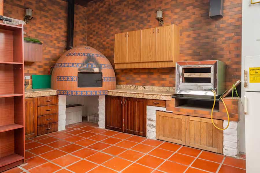 Área de BBQ con horno y mesones